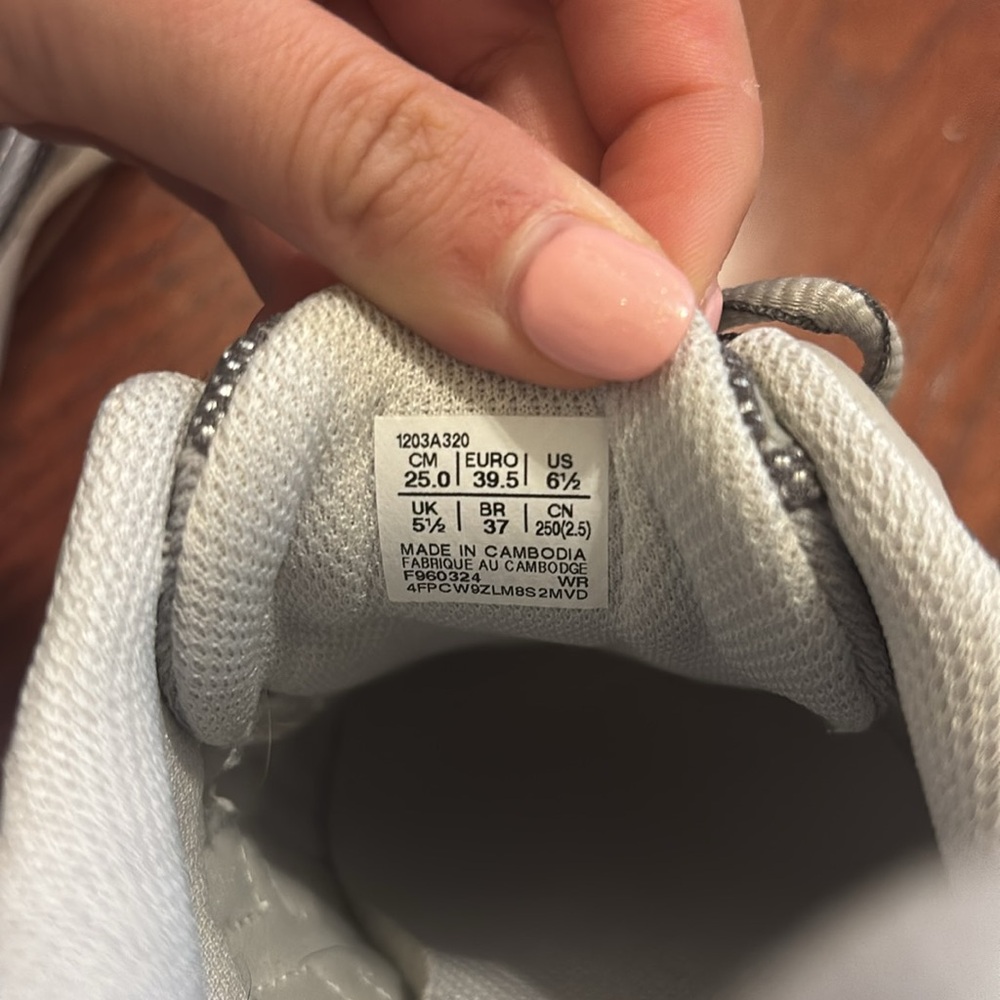 GT-2160 asics - Picture 4 of 6